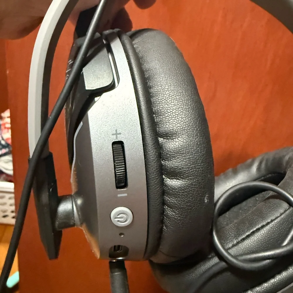 Wireless Gaming Headset with Microphone - Black and Silver
